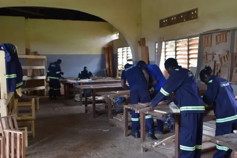 BMM Stipendien für junge Menschen in Uganda finanziert